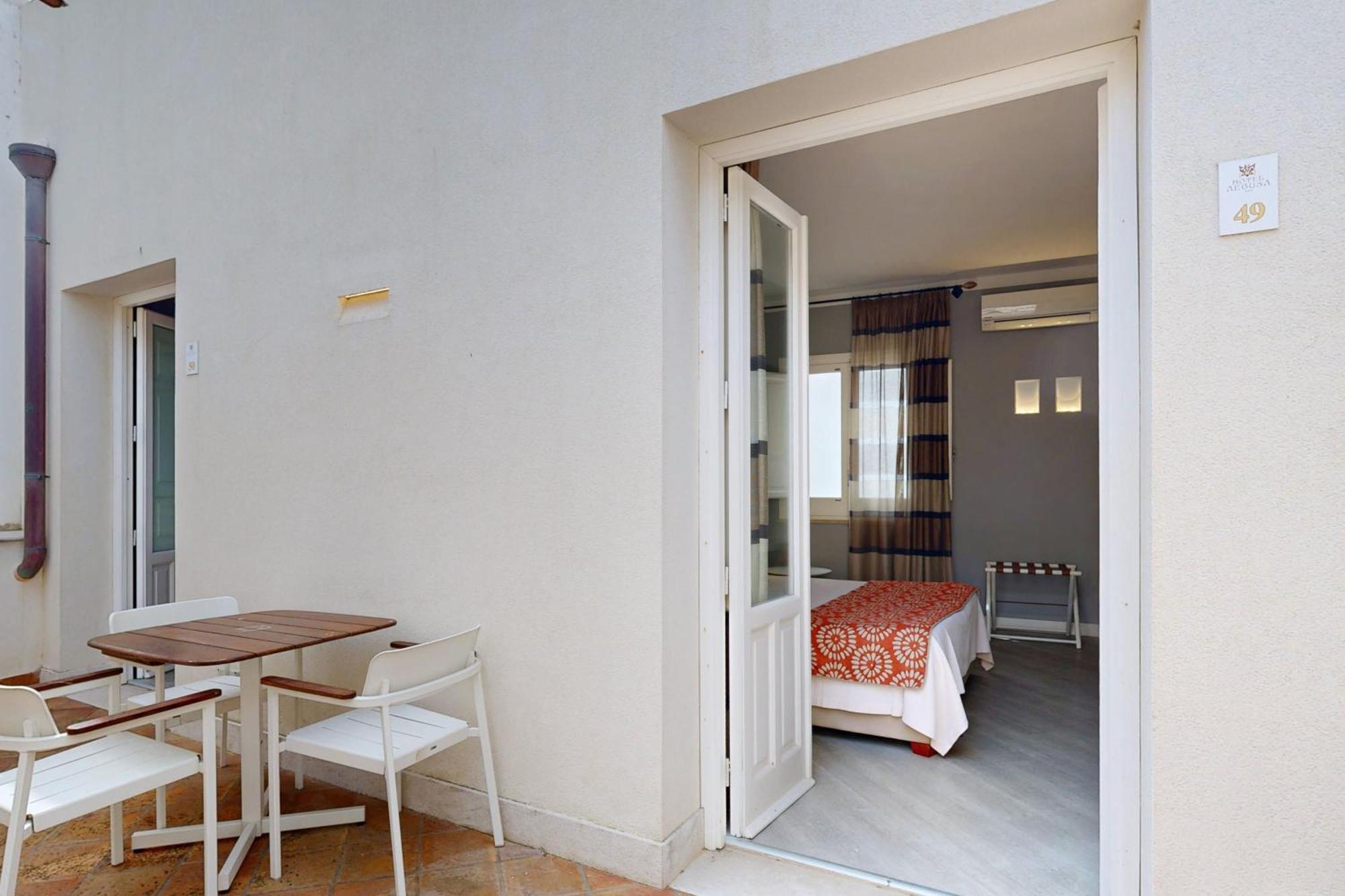 Aegusa Hotel ファヴィニャーナ 部屋 写真